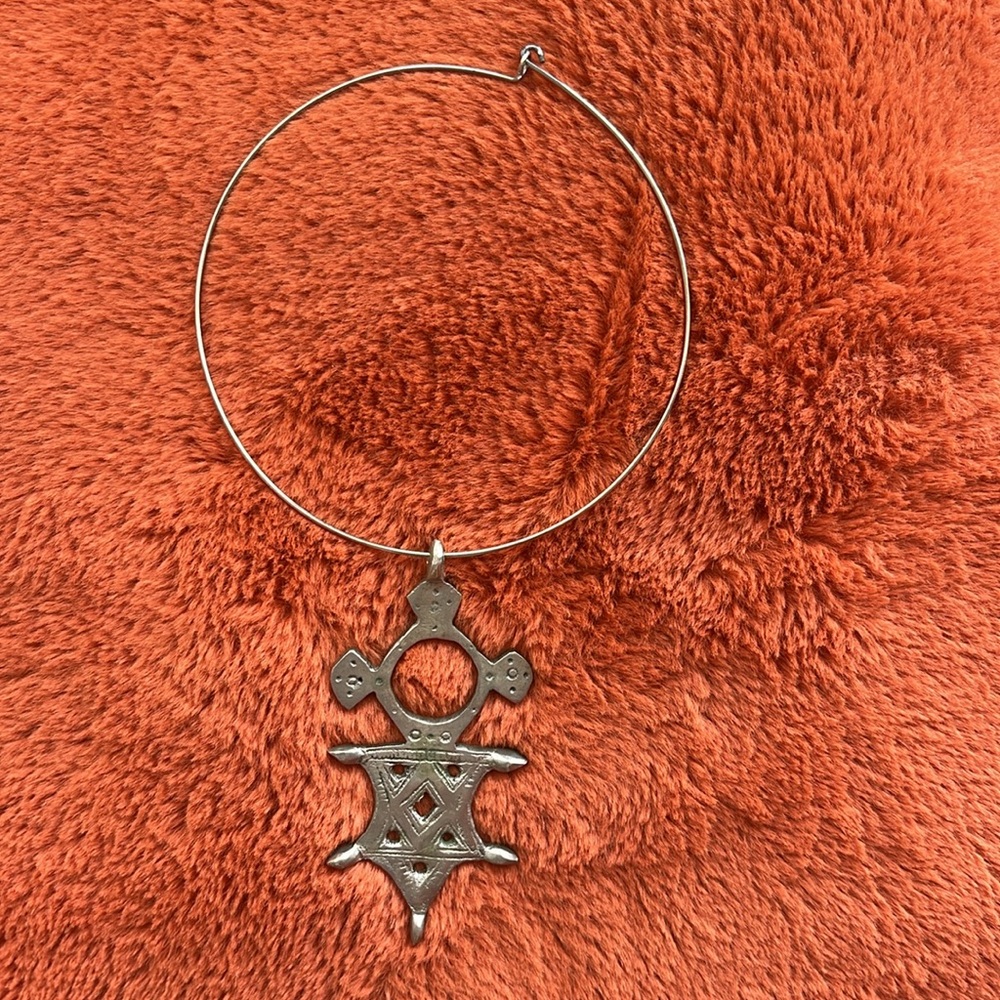 Silver choker with large pendant